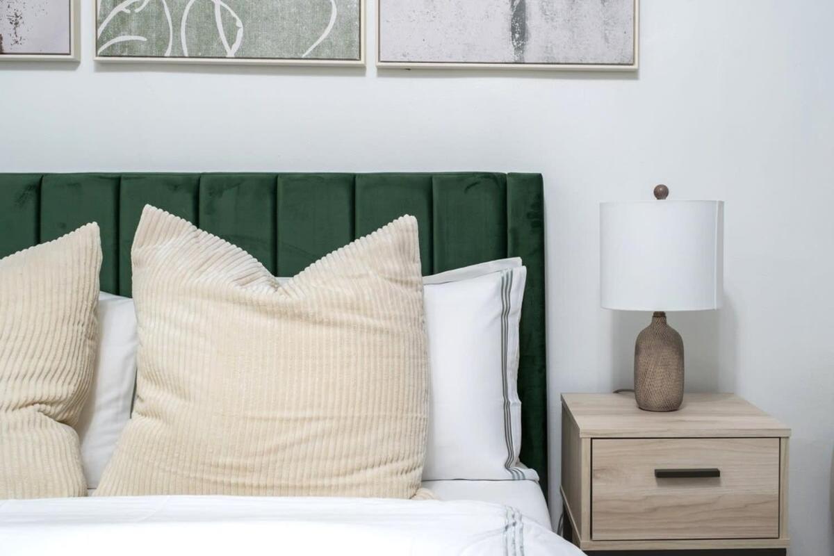 74-1a New In Prime Uws - Gym In Building New York