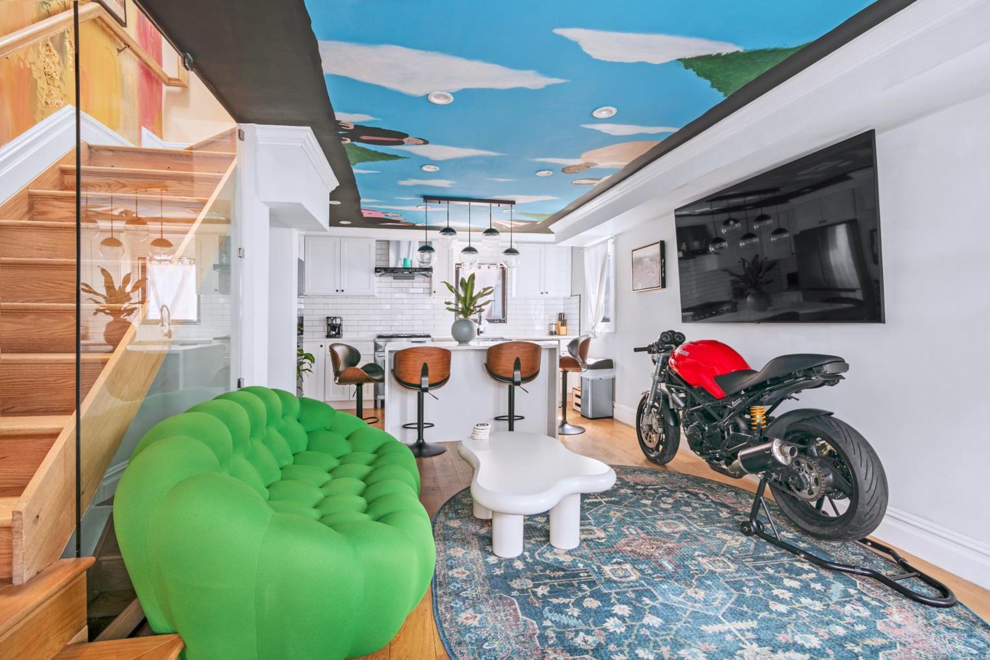 Free Parking - Sailor Moon Art Hse Williamsburg Ferienhaus *