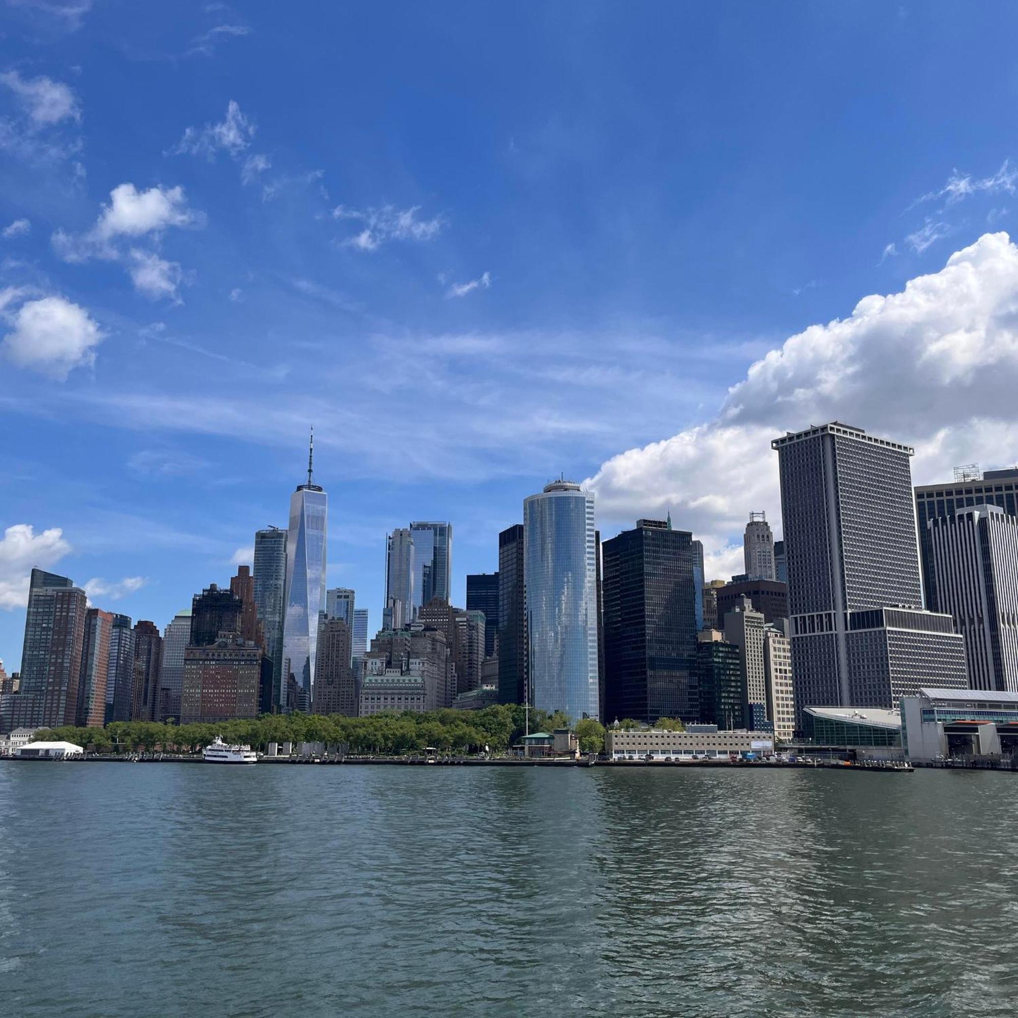 Apartment 2 Bedrooms Lr Kit Bath And Backyard 2 Stops To Manhattan New York