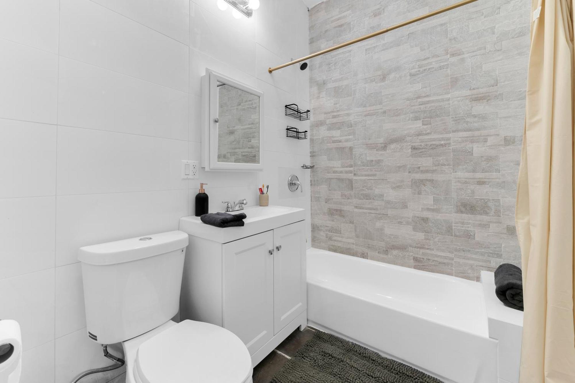 Apartment Charming 2br Bkyrd Near Williamsburg New York