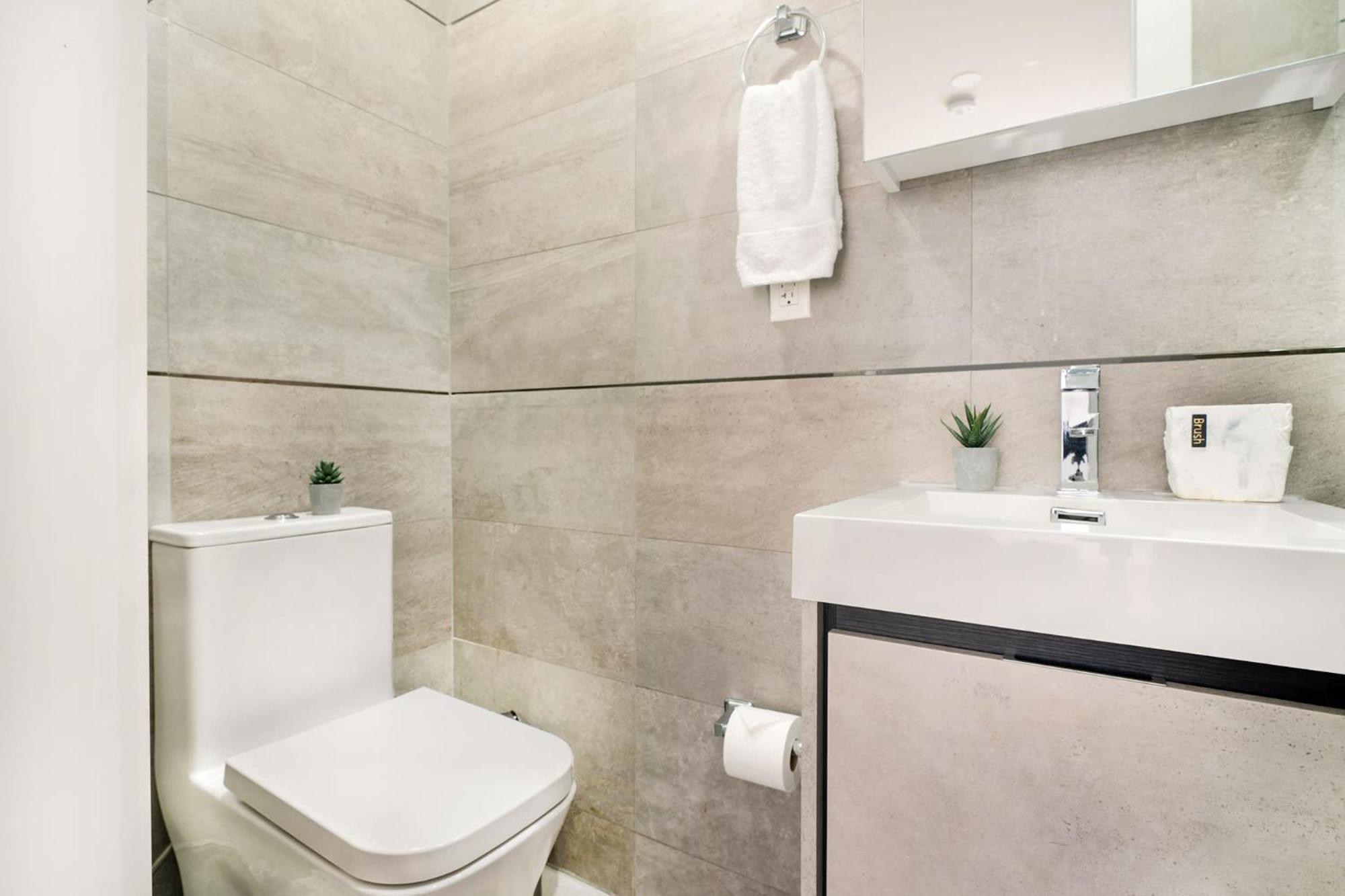 Apartment 1597-phn Ph Duplex -private Outdoor Deck W D