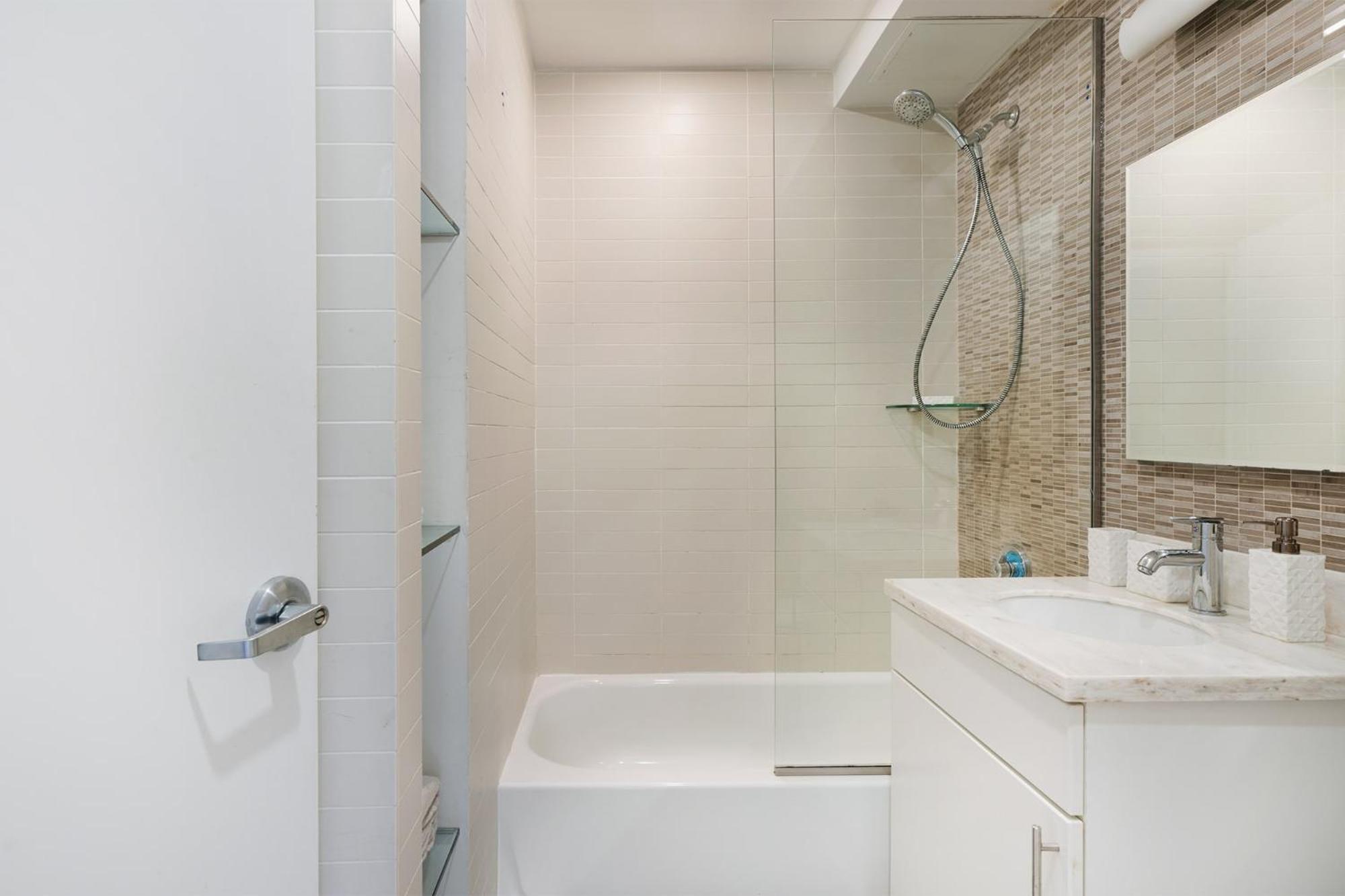 809-3a 1br Columbus Circle Elevator W D Appartement *