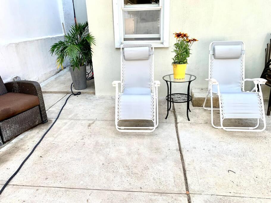 Apartment 3 Bedroom Duplex W Large Backyard *