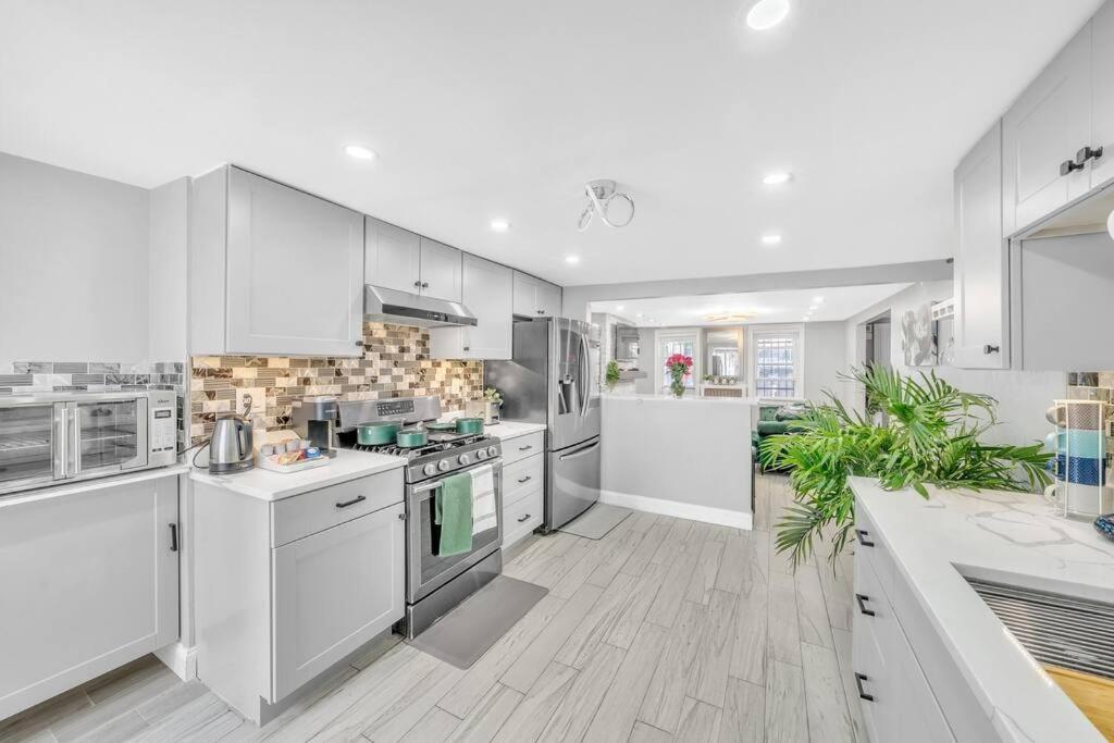 3 Bedroom Duplex W Large Backyard Apartment New York