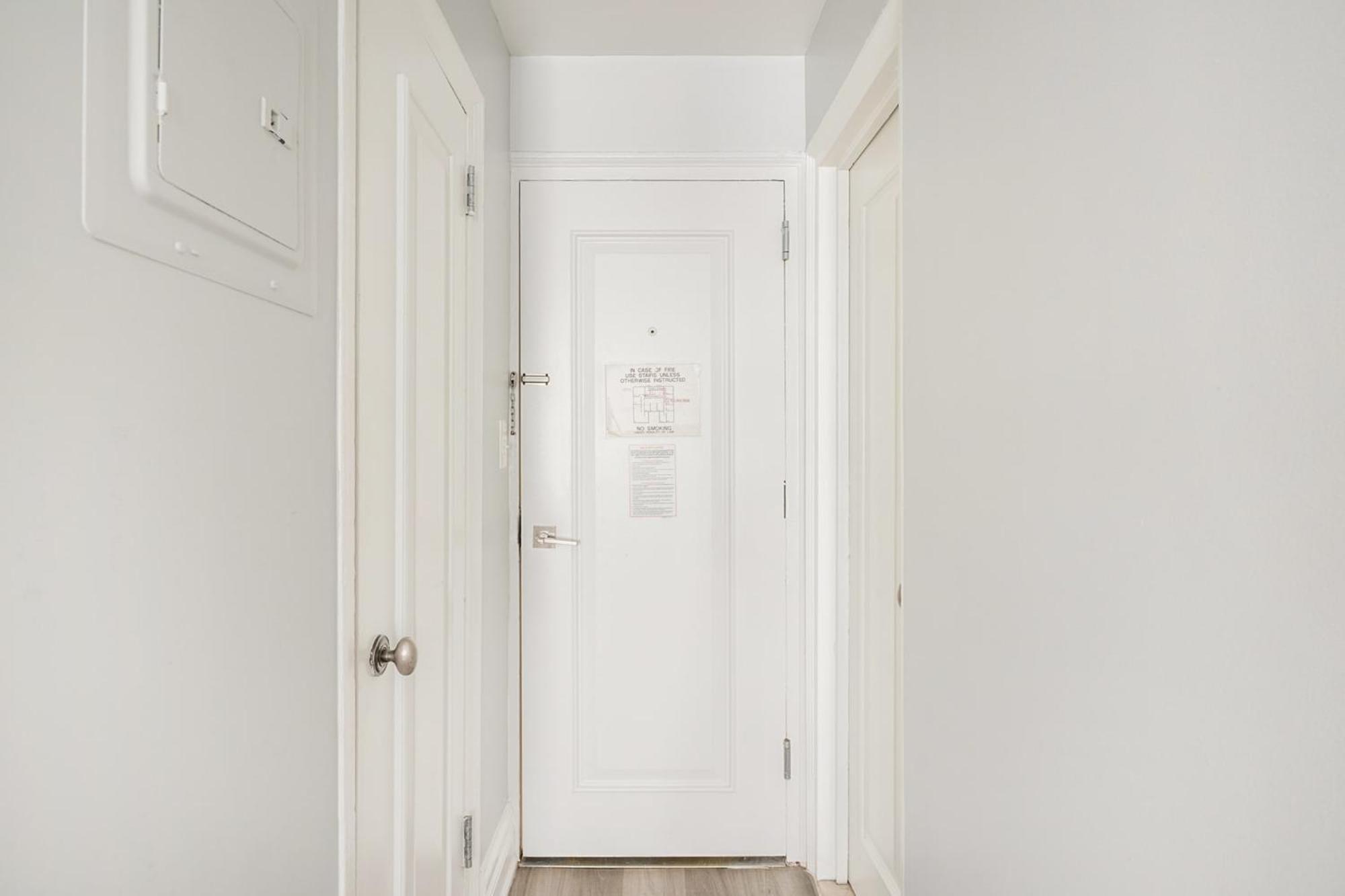 73-1104 New Uws Doorman Gym Apartment