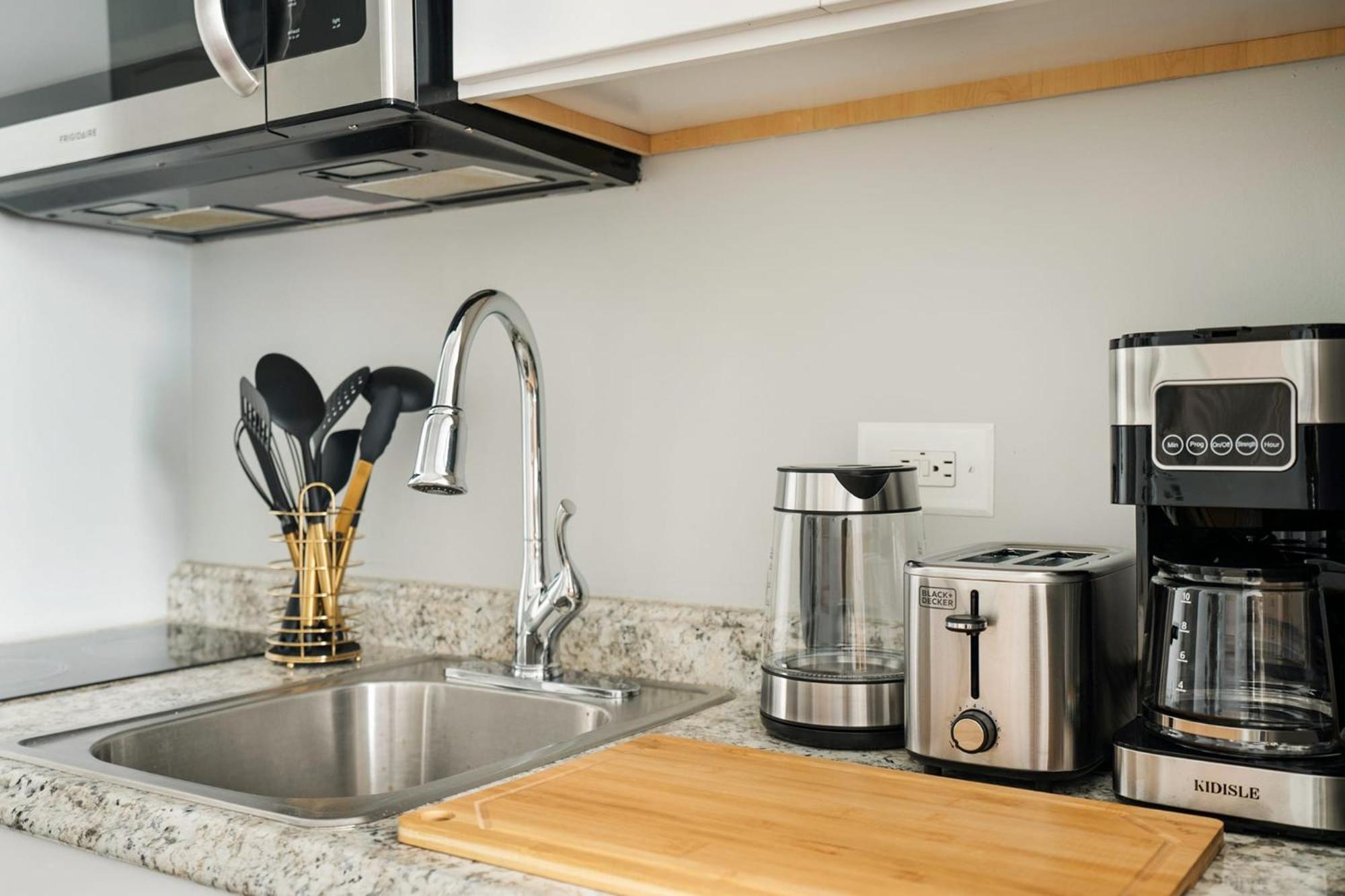 73-1104 New Uws Doorman Gym * New York