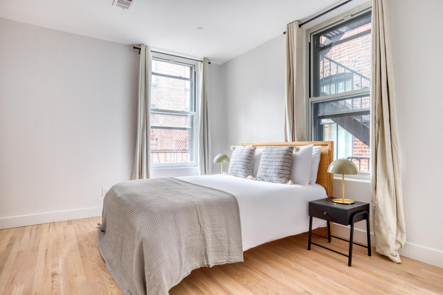 Soho 3br W Wd Elevator Nr Cafes Restaurants Nyc-1043 Apartment