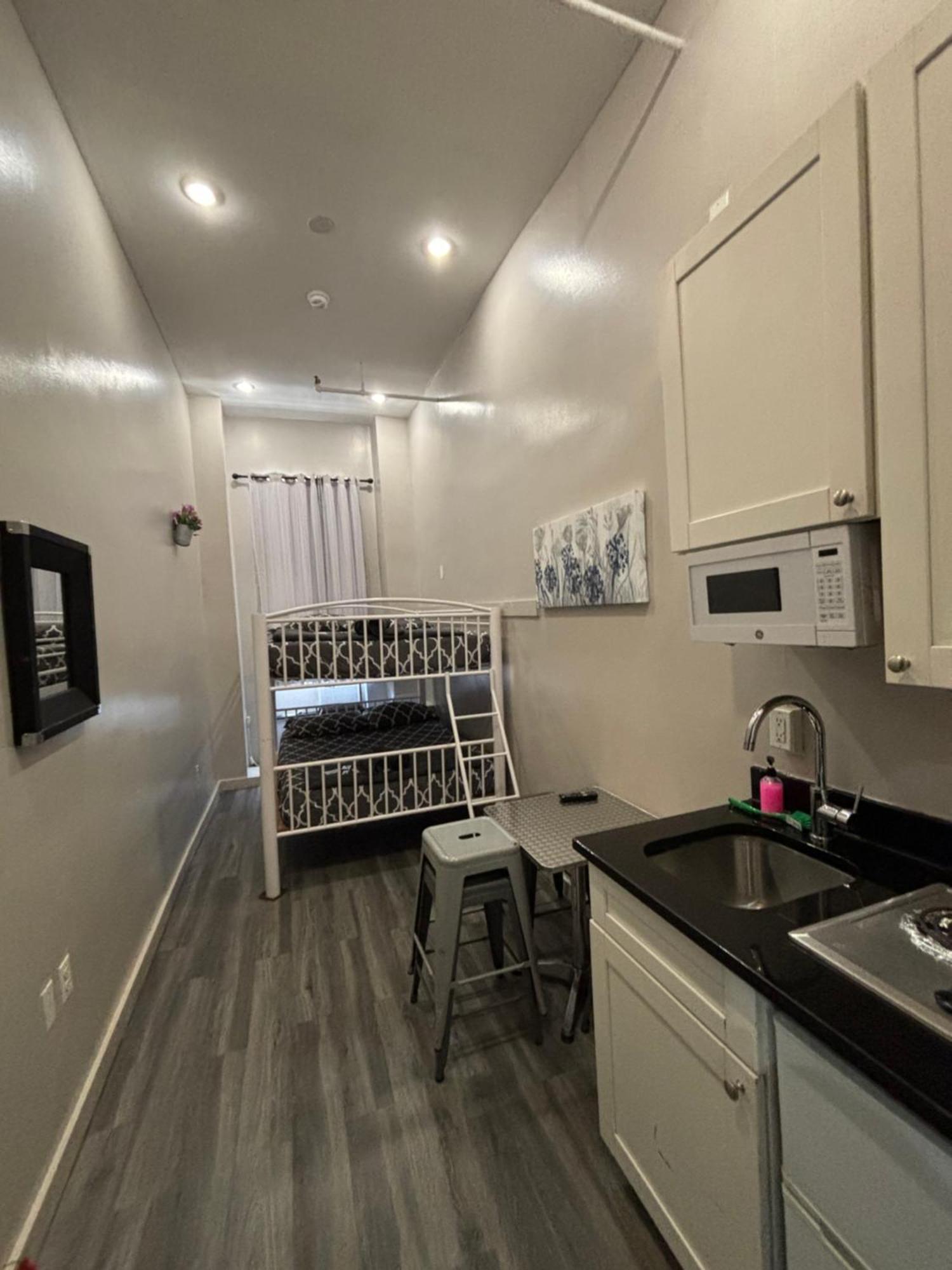 Apartment 31 Street Broadway