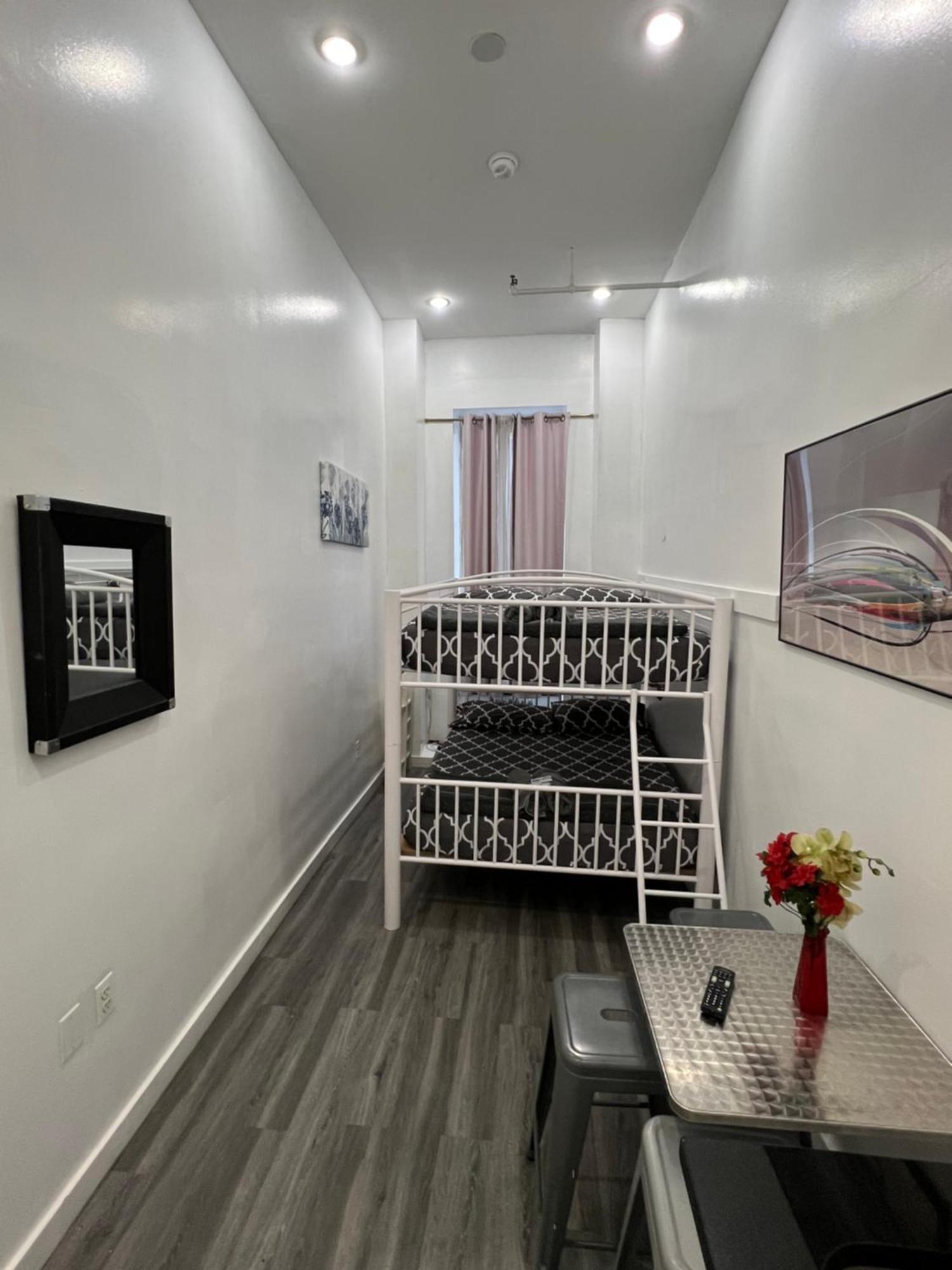 Apartment 31 Street Broadway