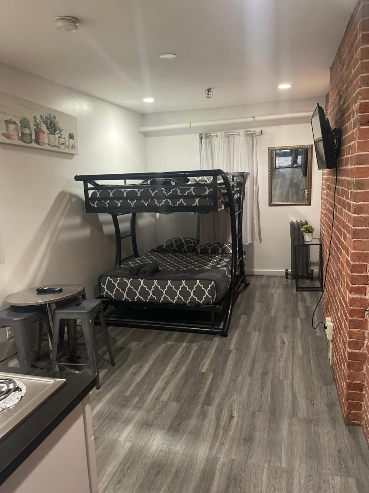 Apartment 31 Street Broadway *