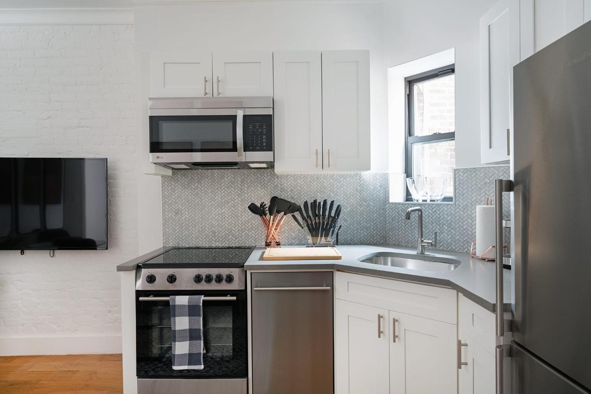 1290-16 New Renovated 2 Bedrooms In Ues Appartement *