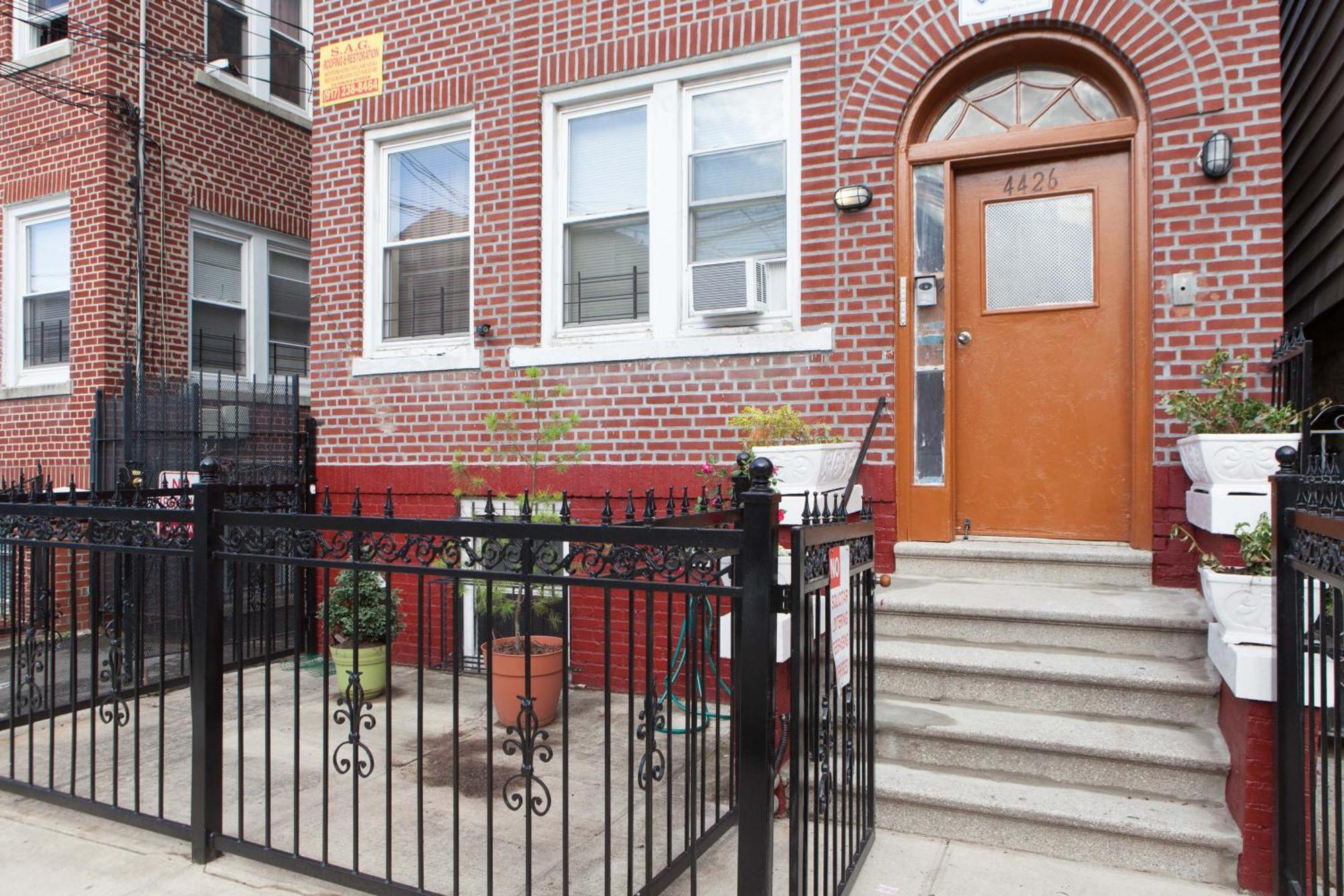 Studio, One And Two Bedroom - Bronx Apartment