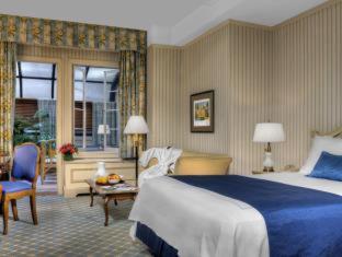 Hotel Elysee By Library Collection 4*