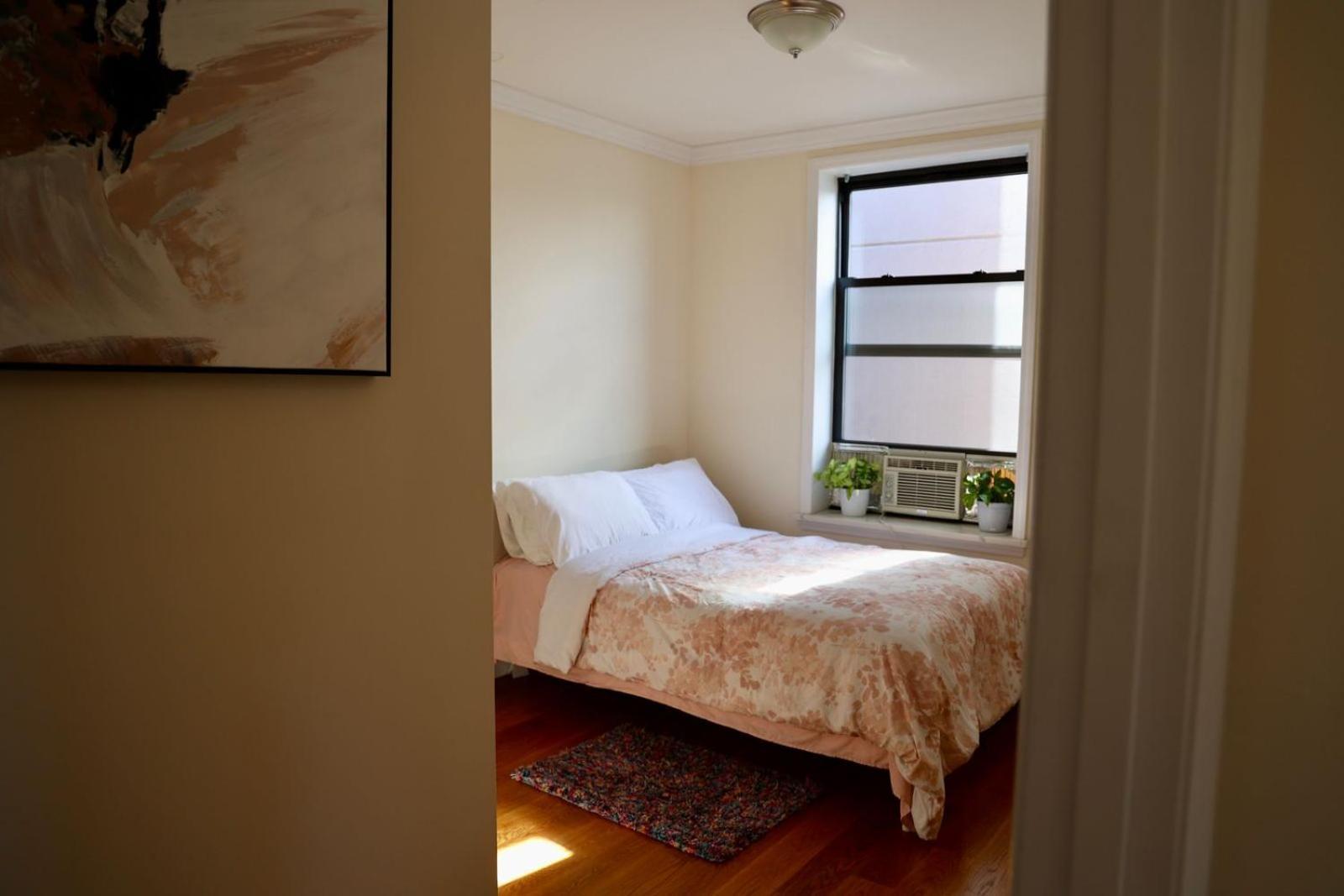 Modern In By Park Apartment