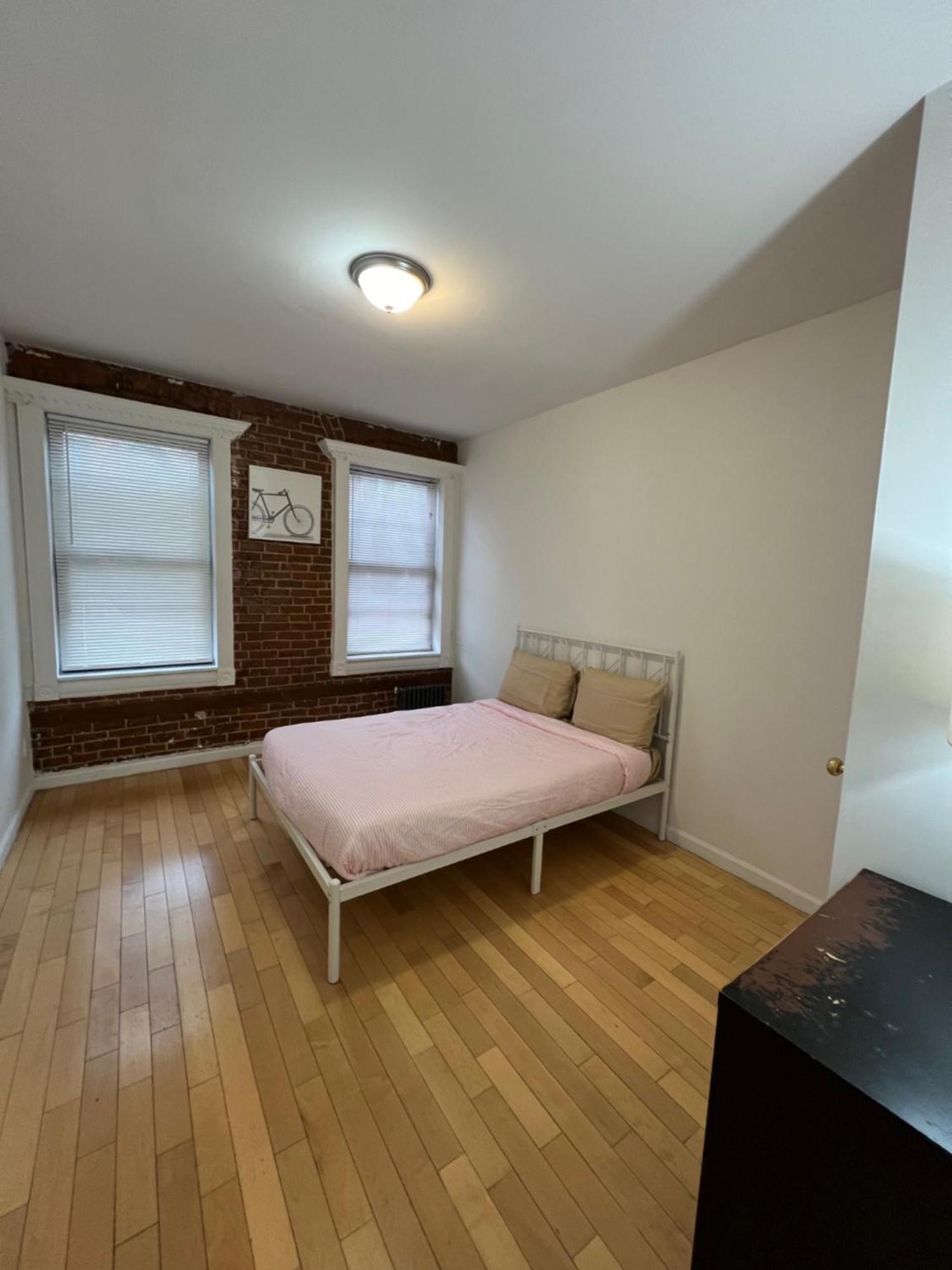 Modern In By Park Apartment