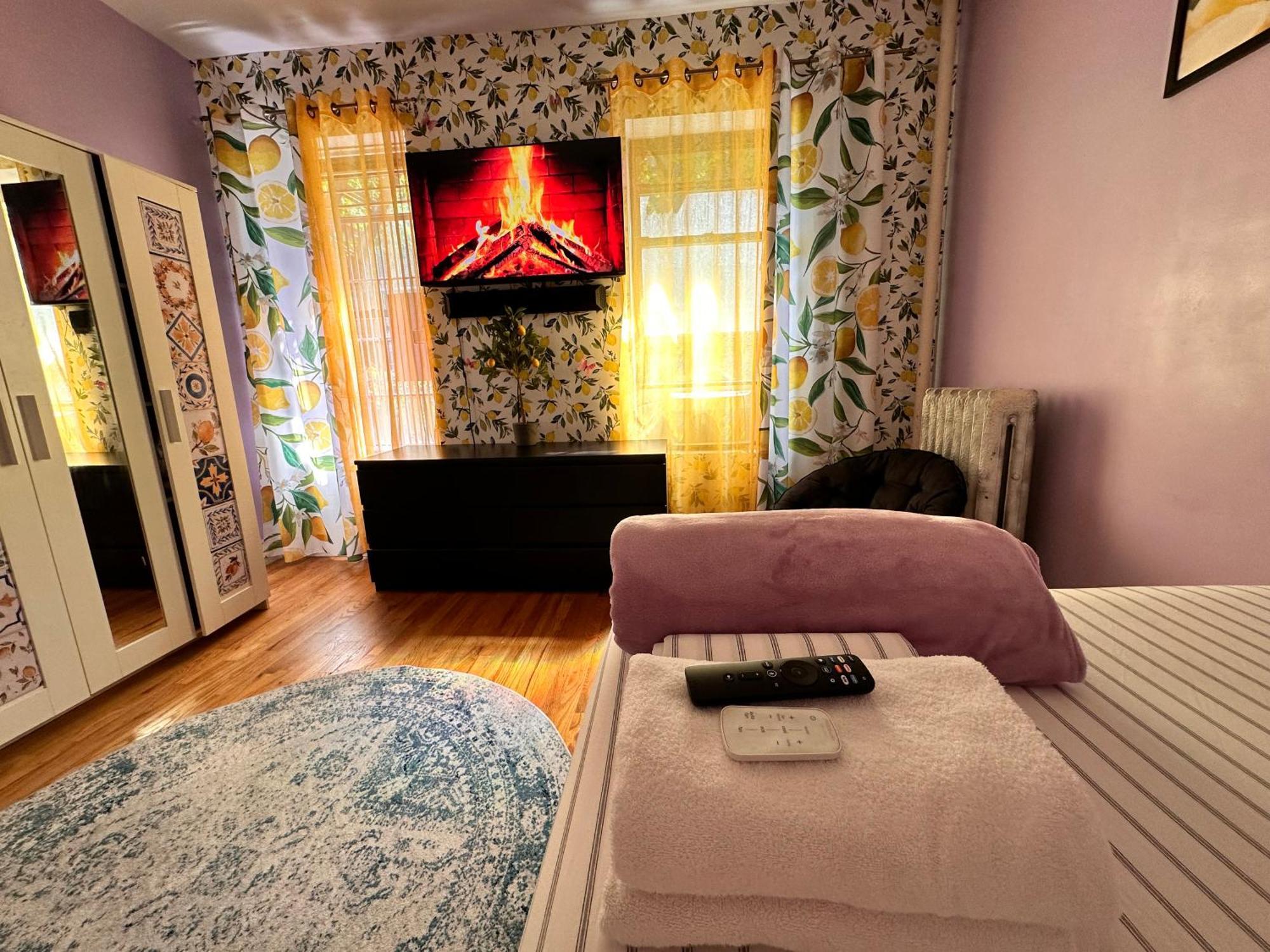Lavender Queen Bright & Peaceful In Harlem Appartement *