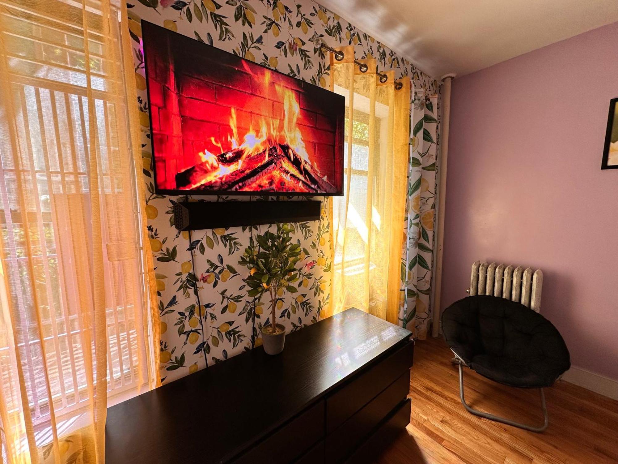 Lavender Queen Bright & Peaceful In Harlem Appartement New York