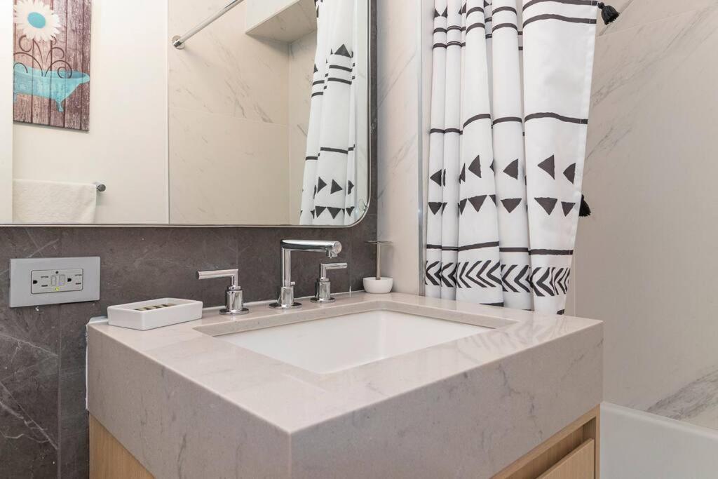 Lux Designer Nomad 1br Doorman!