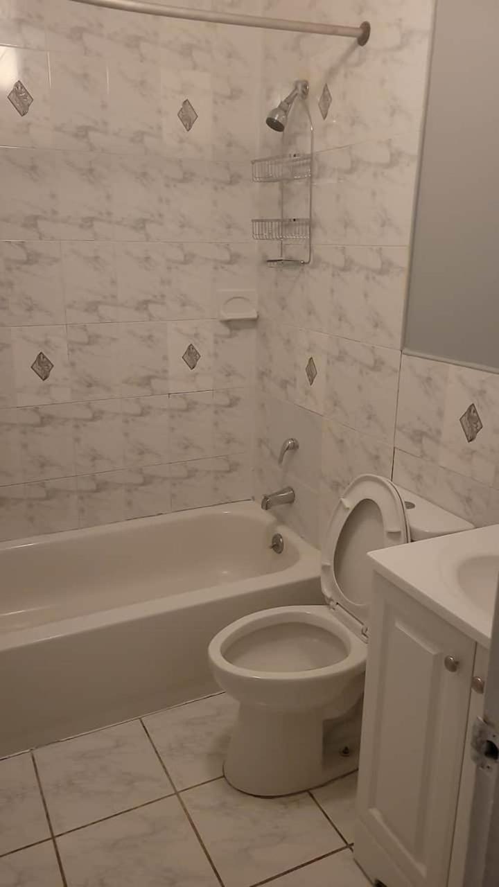 In A House With Queen Bed In A Landlord Hosted Three Bedroom New York