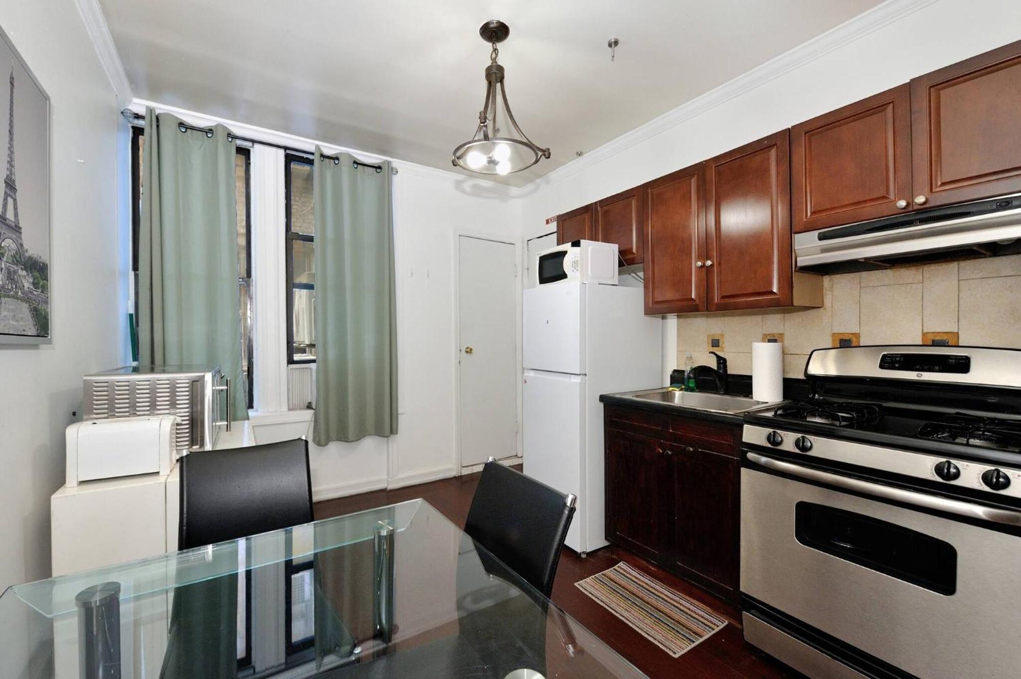 Near Time Square Cozy 2br In Nyc *
