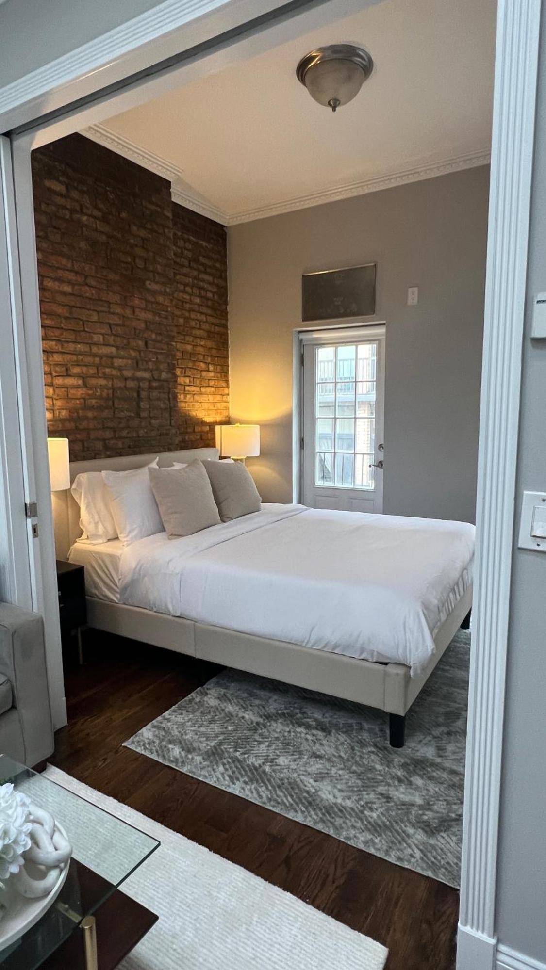 Gorgeous Exposed Brick 1 Bedroom Private Roof Deck! Appartement New York