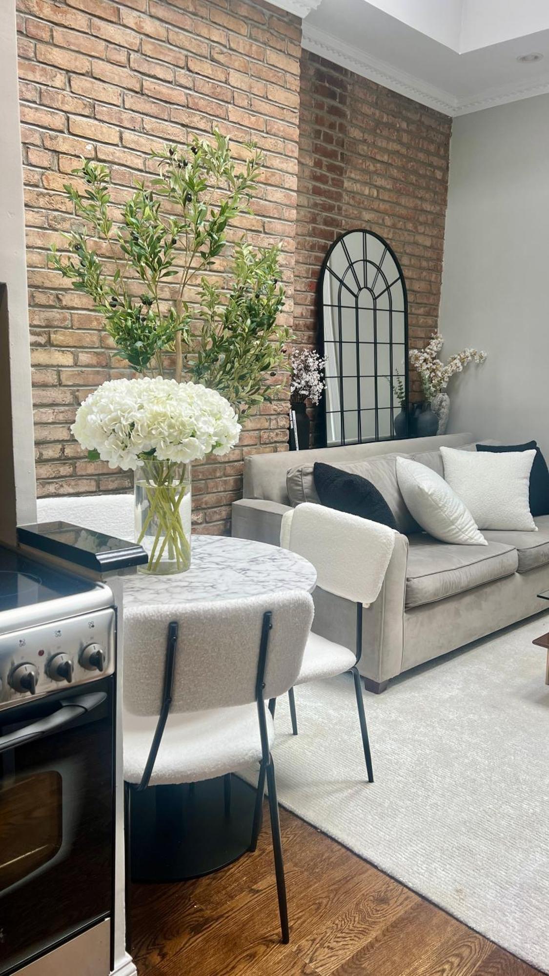 Appartement Gorgeous Exposed Brick 1 Bedroom Private Roof Deck! New York