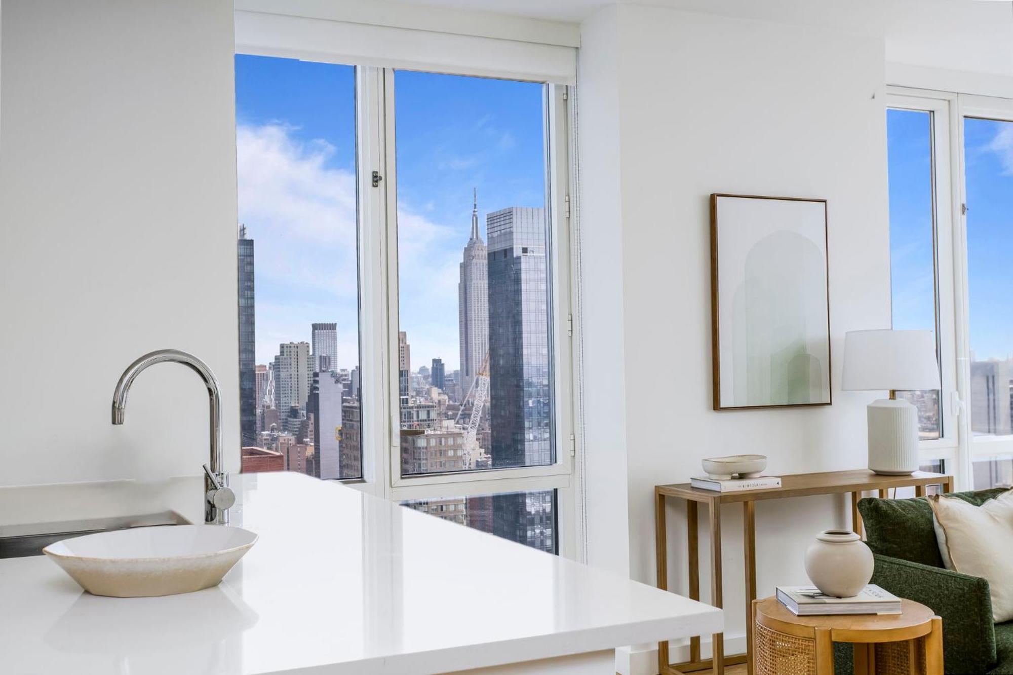 Adorable Hiding 2bd 2bath Gem