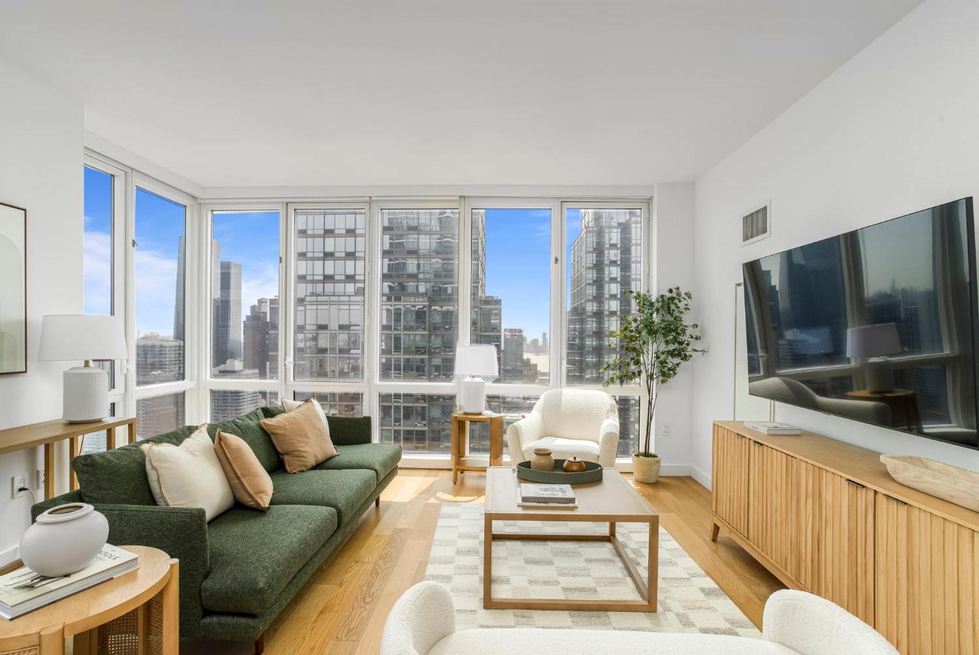 Adorable Hiding 2bd 2bath Gem New York