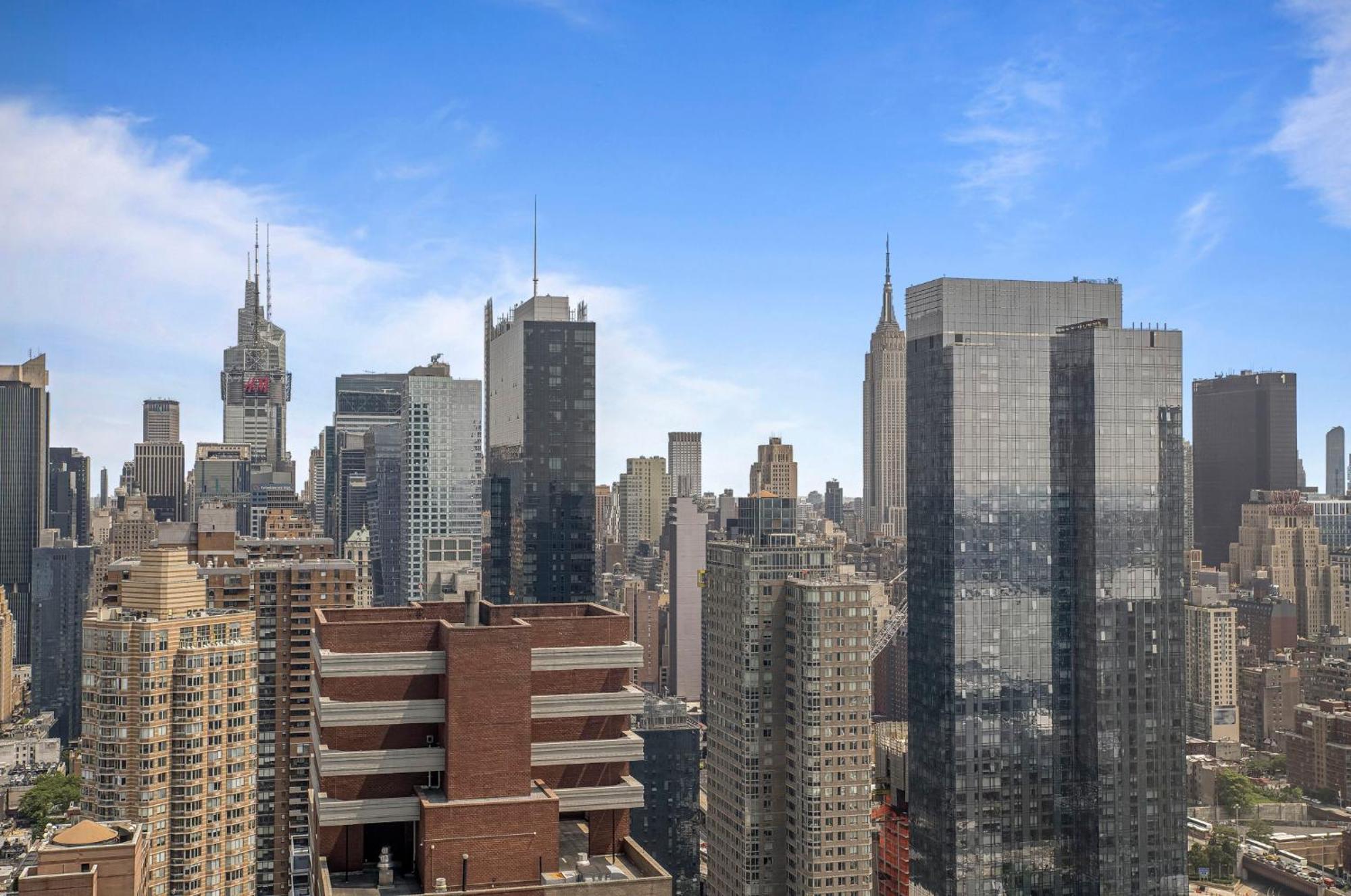 Adorable Hiding 2bd 2bath Gem New York