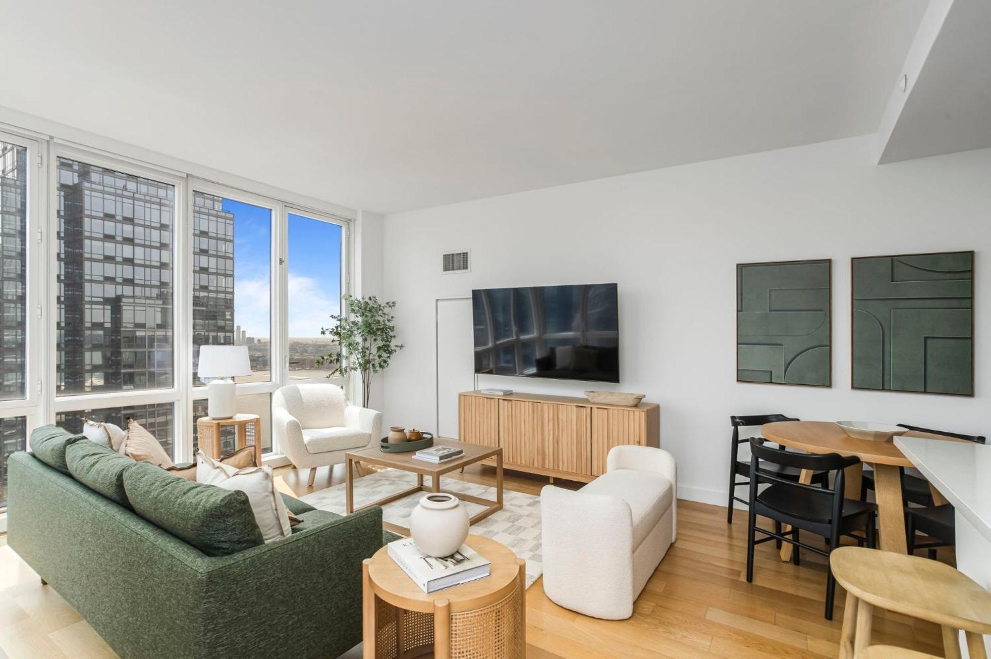 Adorable Hiding 2bd 2bath Gem *