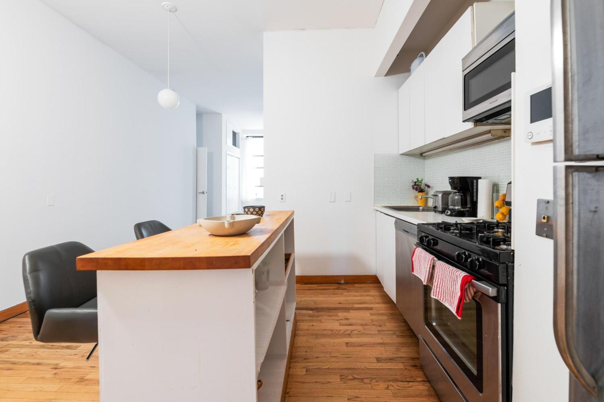 Apartment Monthly Nyc Rentals- Modern 4 Bedroom Unit
