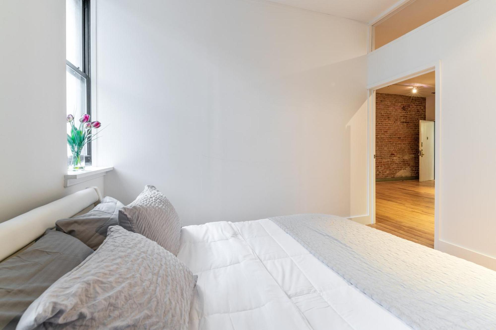 Apartment Monthly Nyc Rentals- Modern 4 Bedroom Unit *