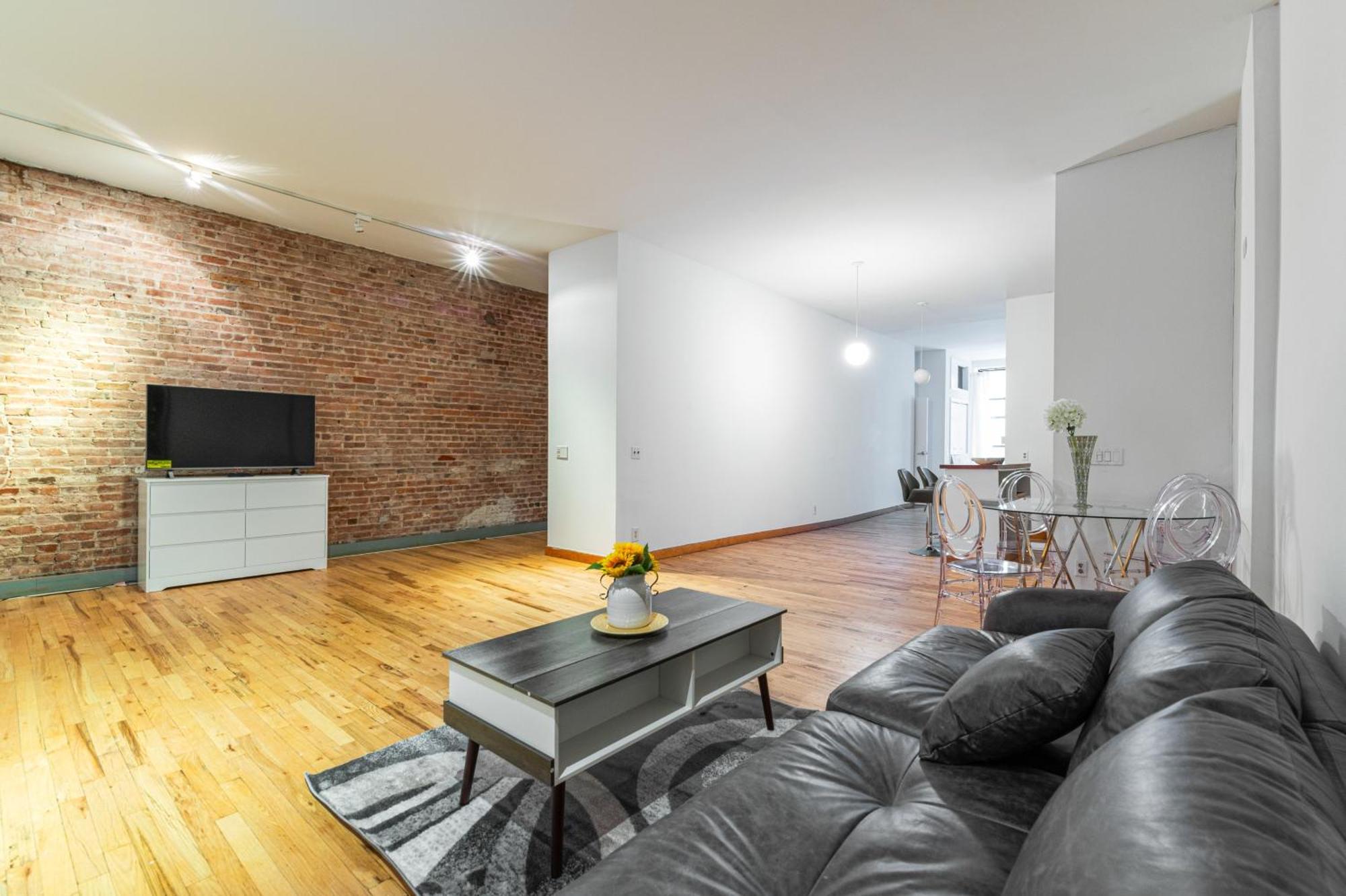 Monthly Nyc Rentals- Modern 4 Bedroom Unit Apartment *