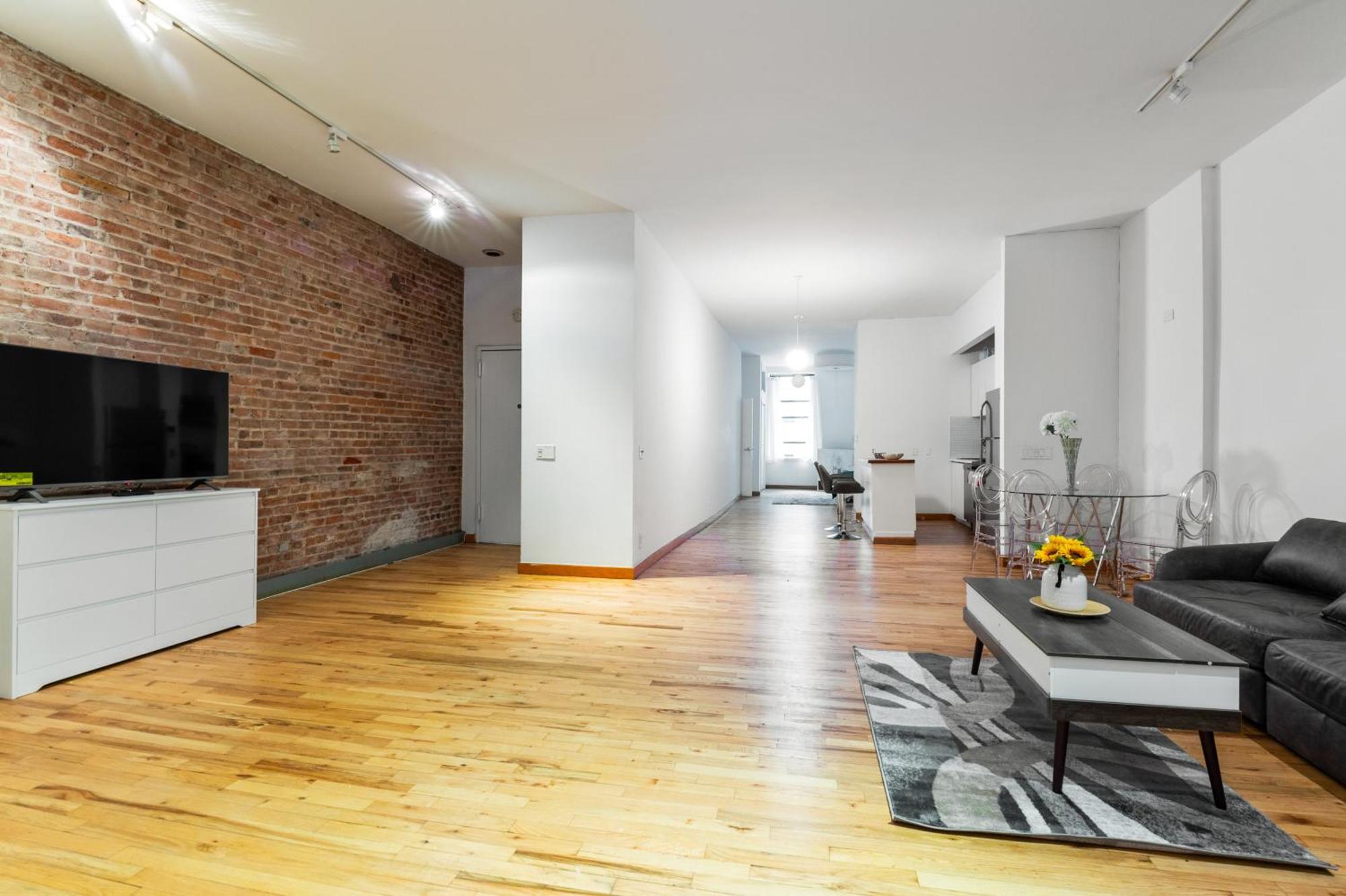 Monthly Nyc Rentals- Modern 4 Bedroom Unit *