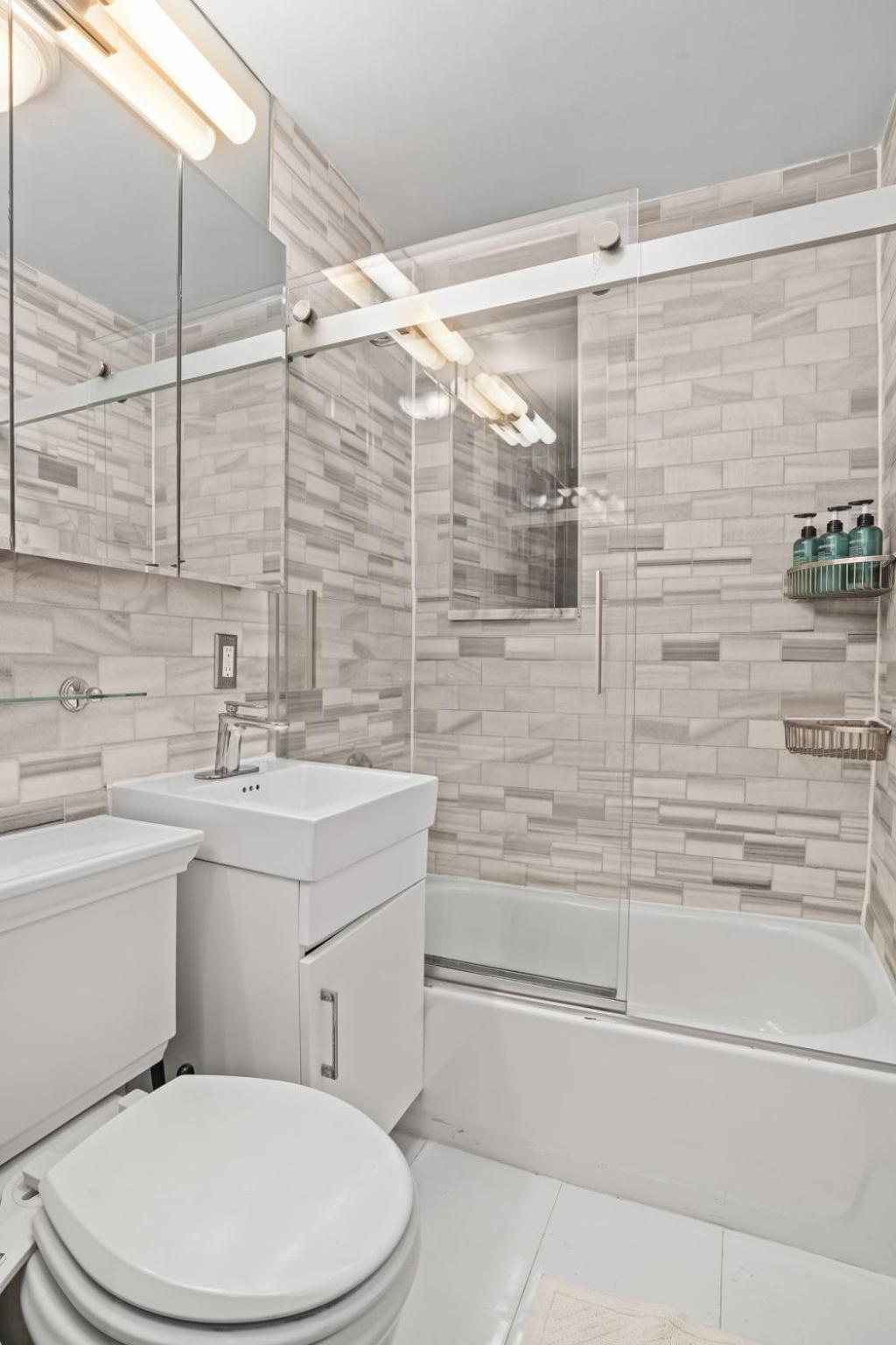 Apartment Inviting 2bedroom 2bath *