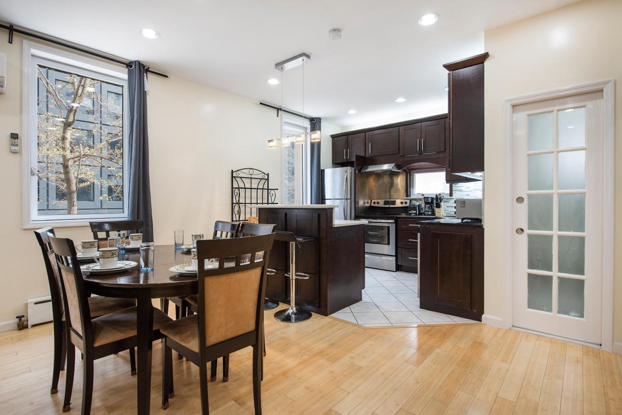 Apartment Monthly Nyc Rentals- Luxurious 3 Bedroom Unit