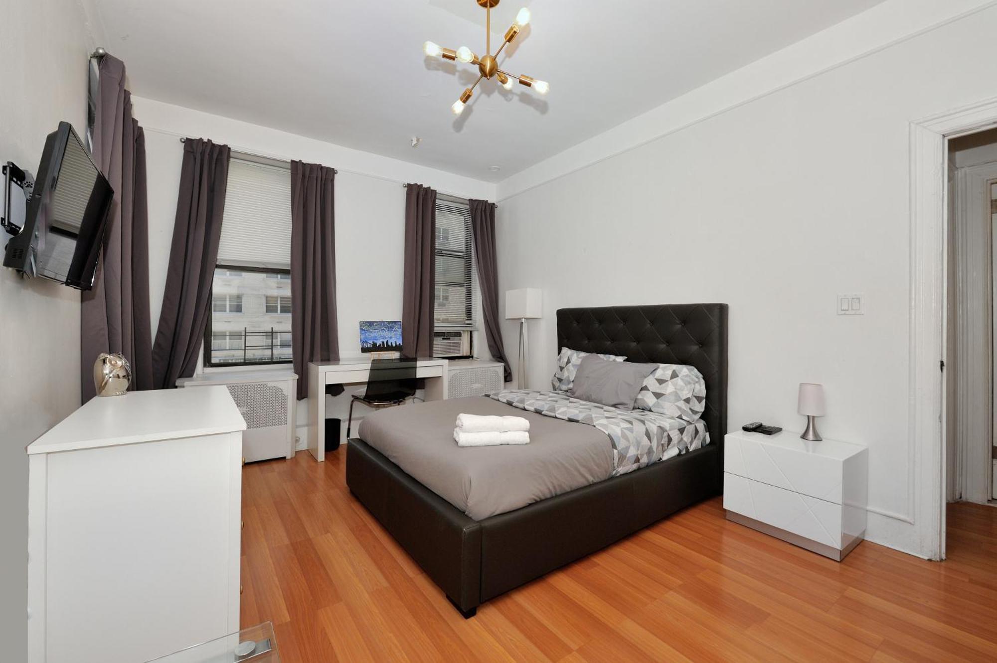 Monthly Nyc Rentals- Amazing 3 Bedroom Unit * New York