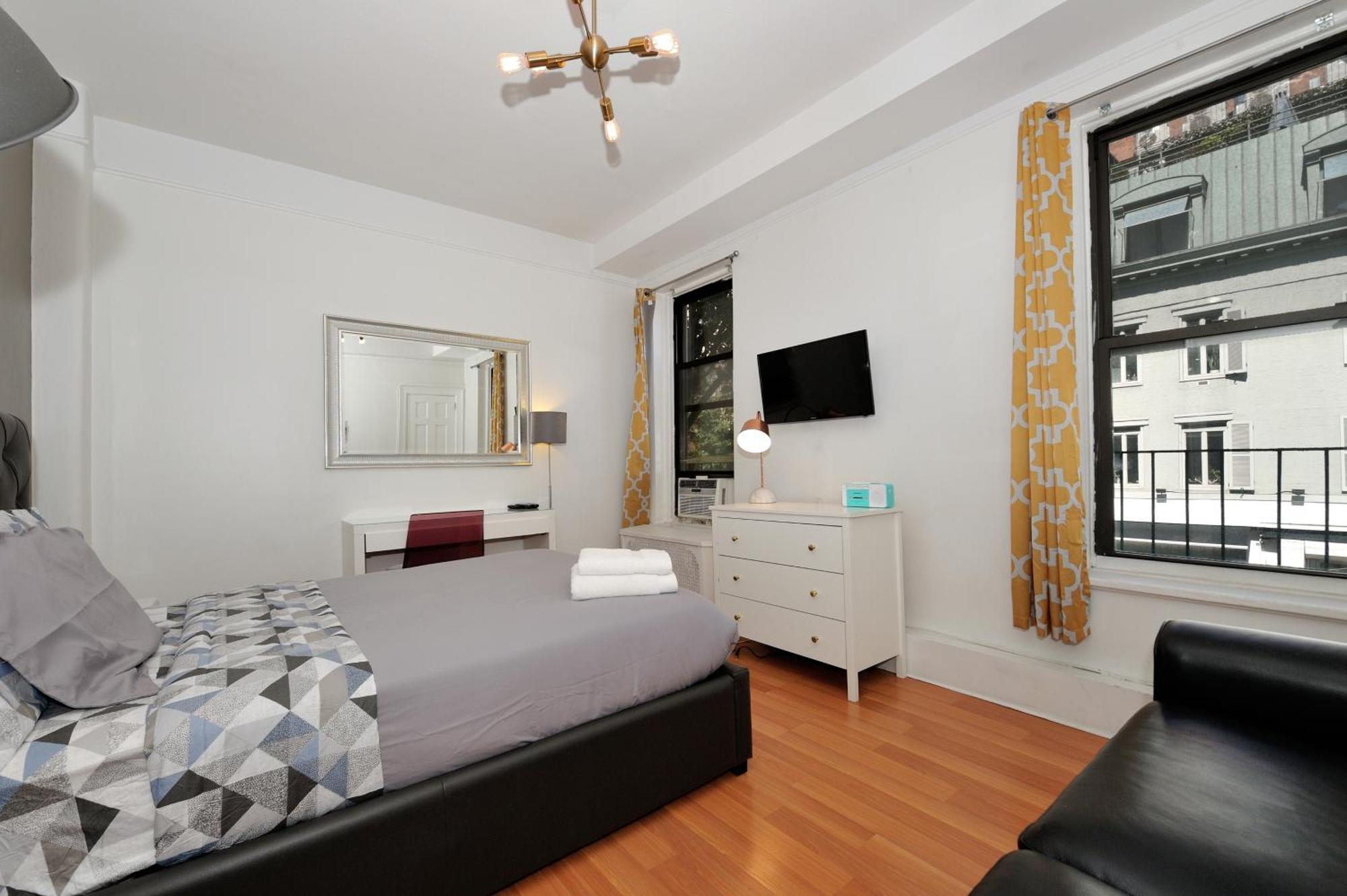 Apartment Monthly Nyc Rentals- Amazing 3 Bedroom Unit *