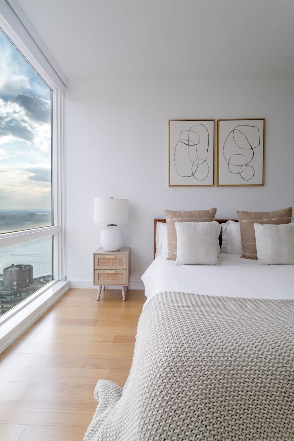 Elegant 2 Bd 2 Bath Escape Apartment *