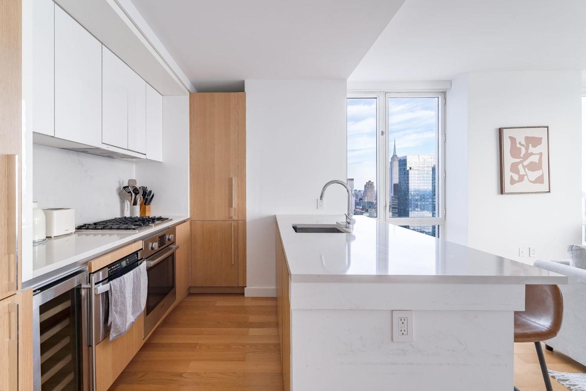 Elegant 2 Bd 2 Bath Escape New York