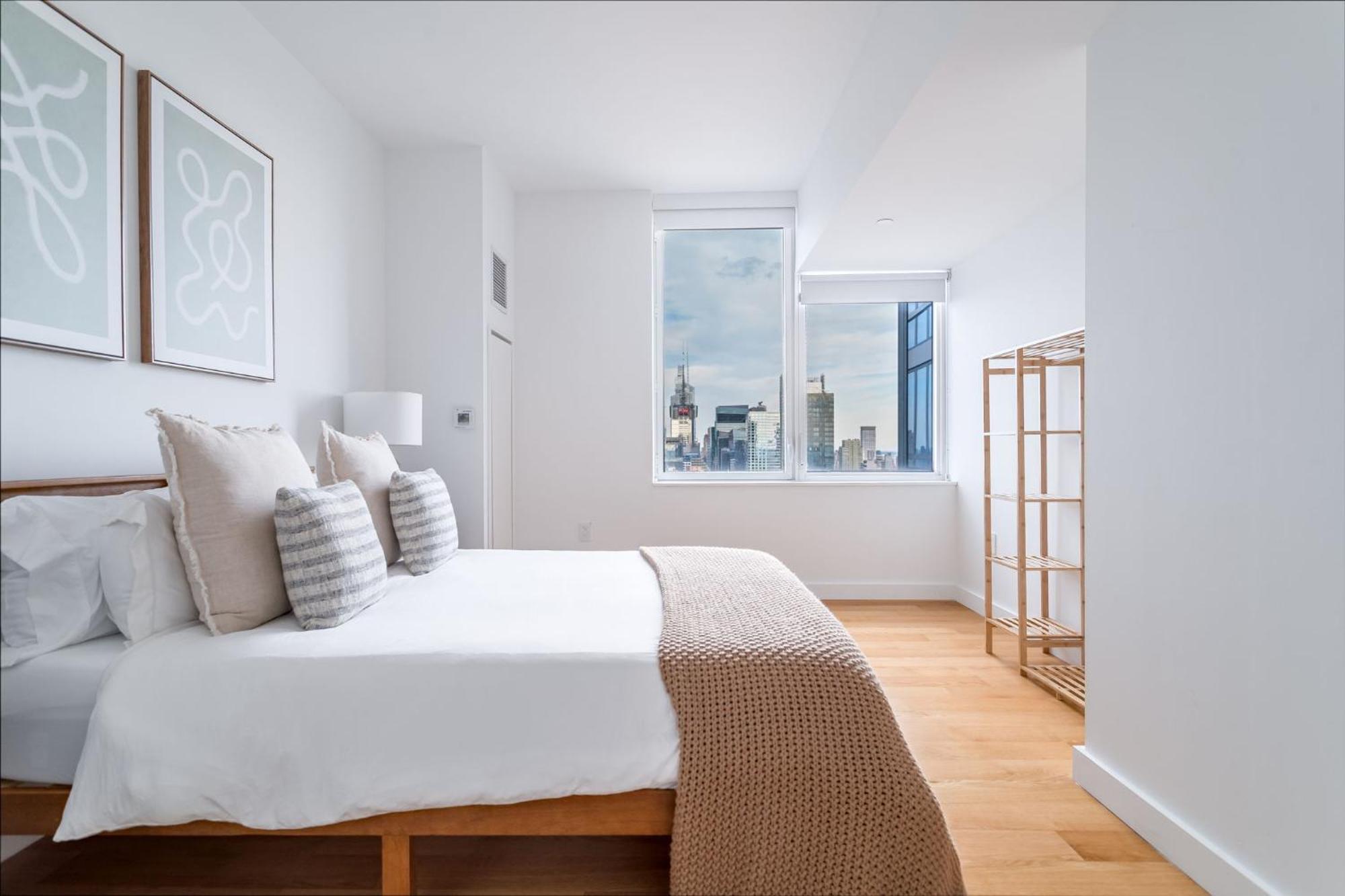 Elegant 2 Bd 2 Bath Escape Apartment *