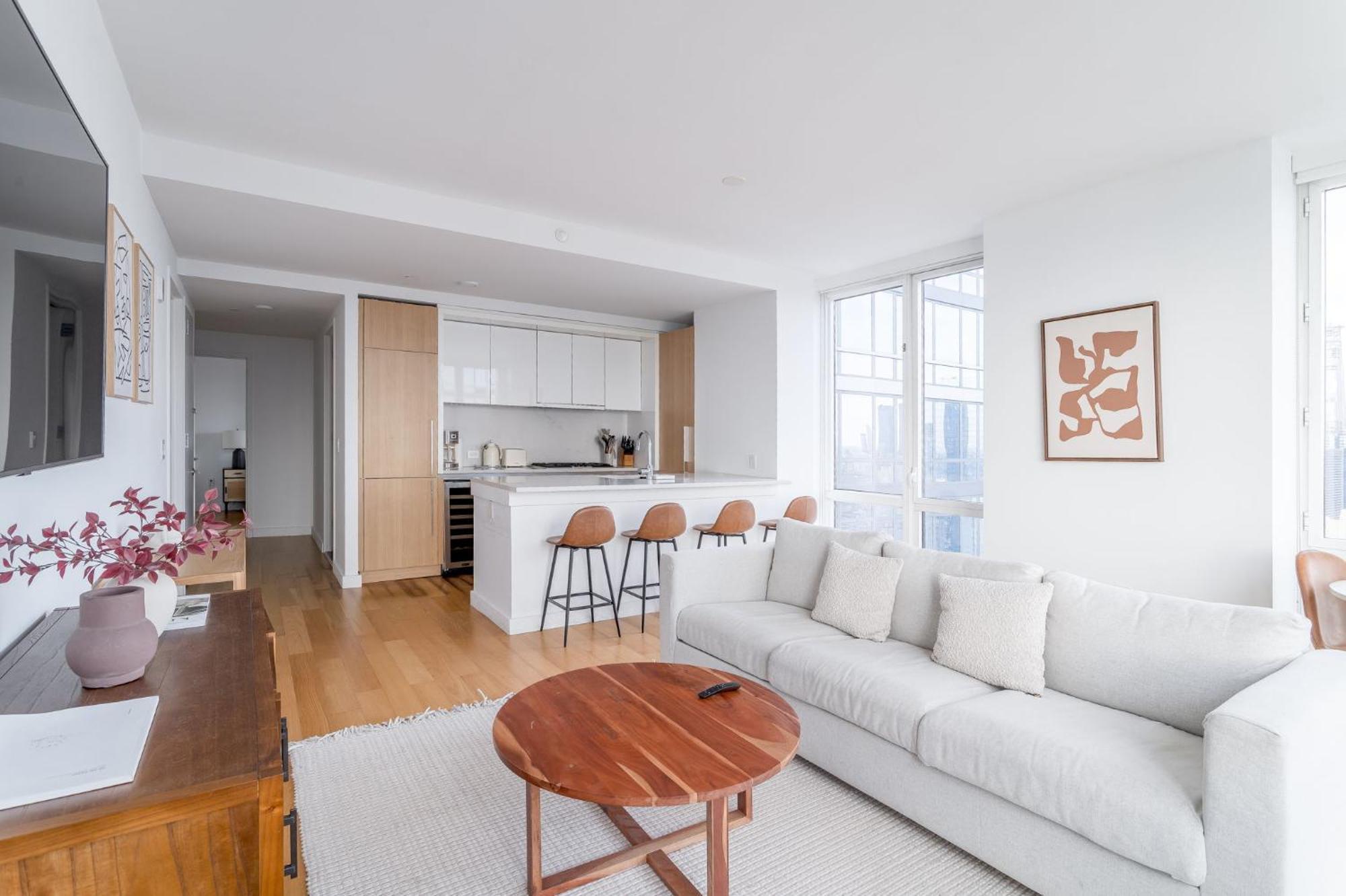 Elegant 2 Bd 2 Bath Escape Apartment *