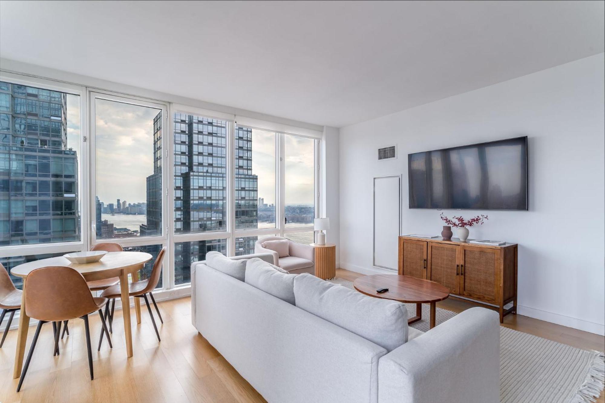 Elegant 2 Bd 2 Bath Escape Apartment New York