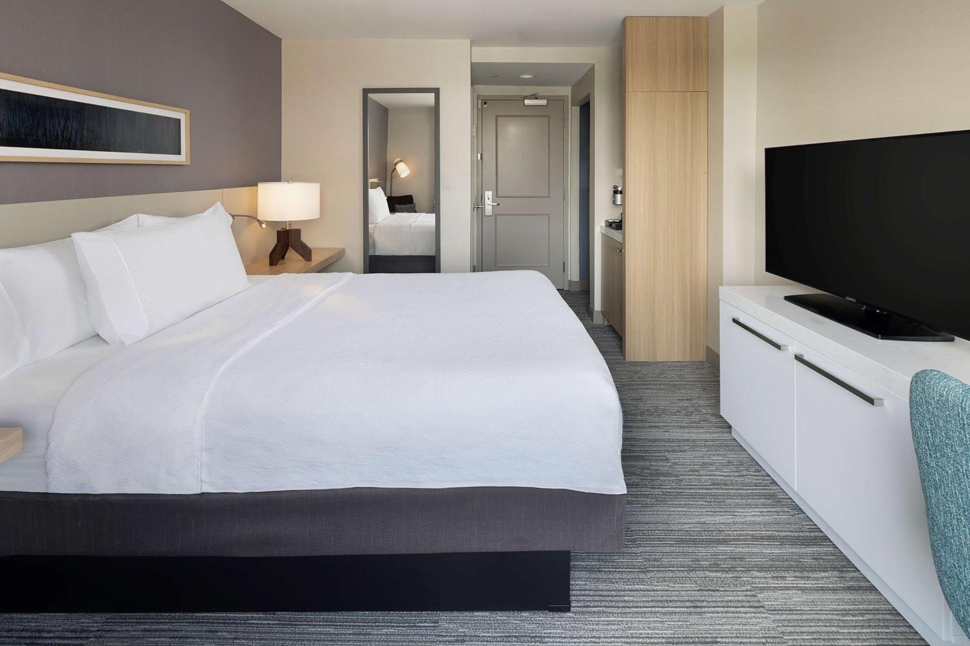 Hilton Garden Inn Queens / JFK Airport Hotel 3*