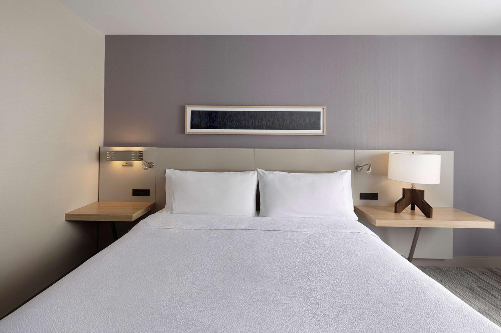 Hilton Garden Inn Queens / JFK Airport