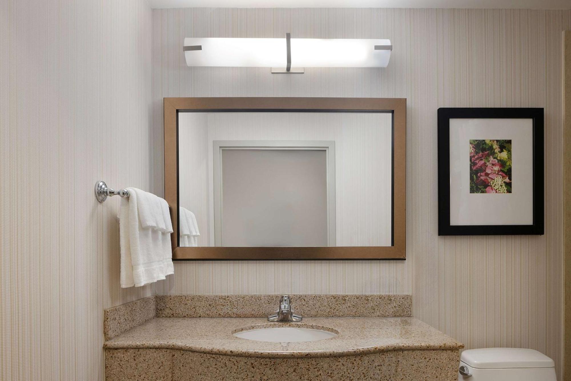 Hilton Garden Inn Queens / JFK Airport Hotel 3*