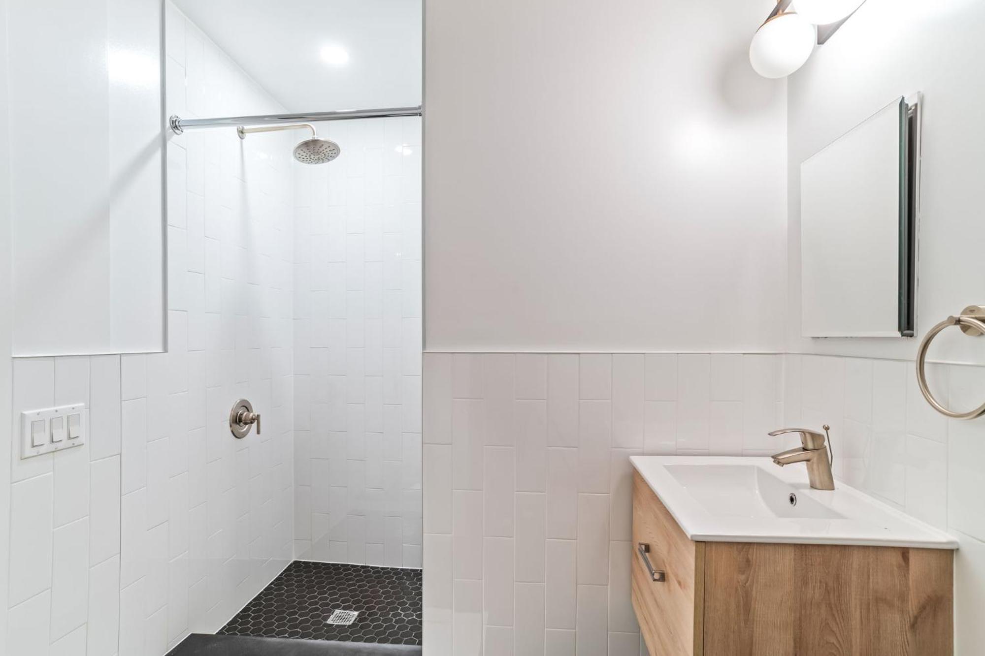 Apartment Astonishing 3br 2bath Apt