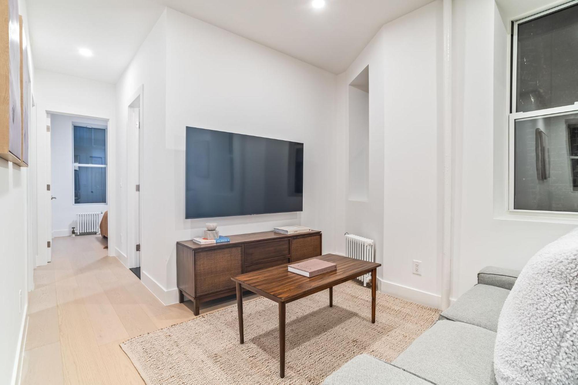 Astonishing 3br 2bath Apt Apartment