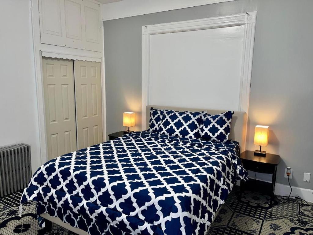 2 Stops To Manhattan, 3 Bedrooms In Lic ! *
