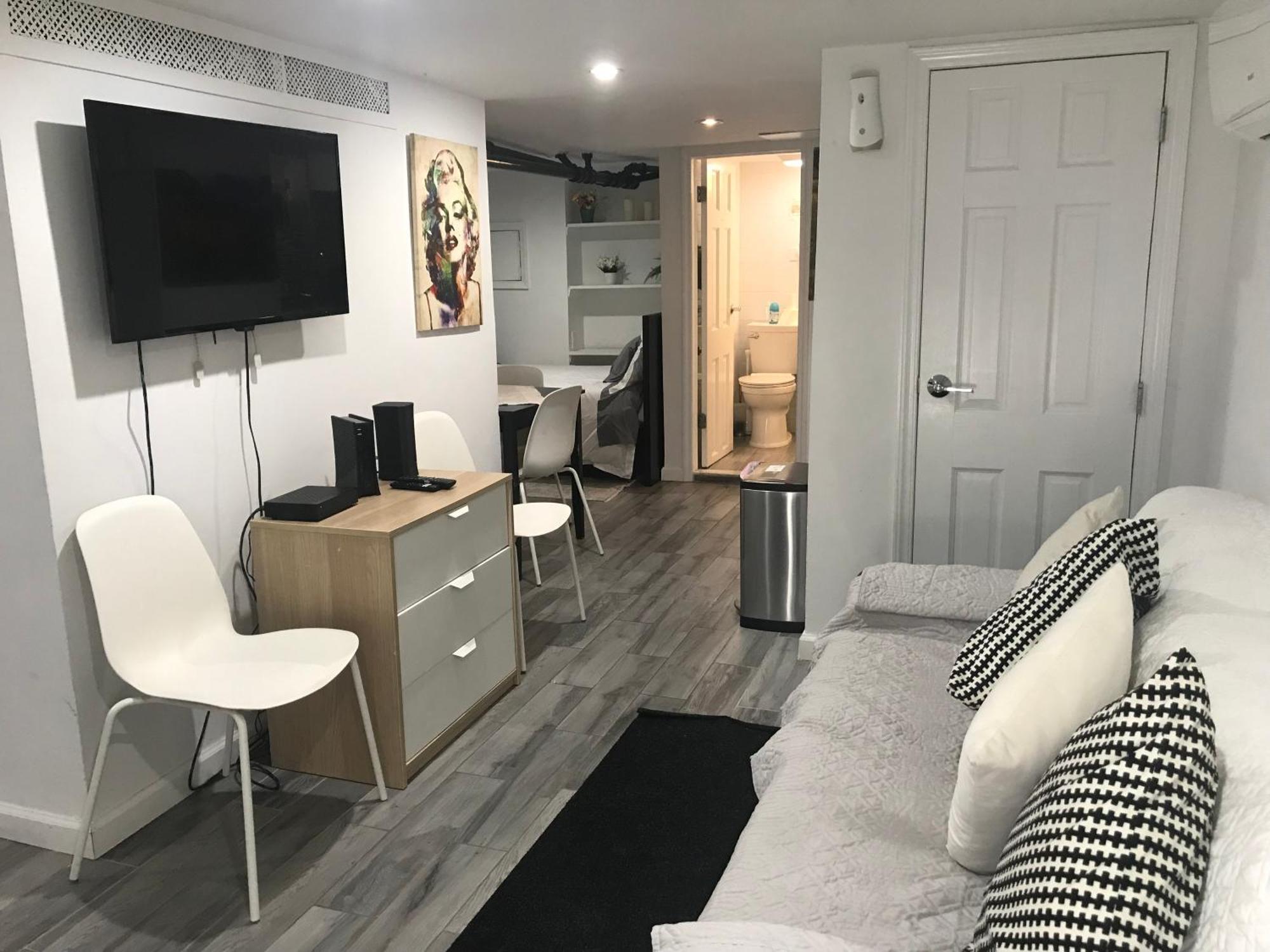 25-30 Mins To Times Sq! Apartment